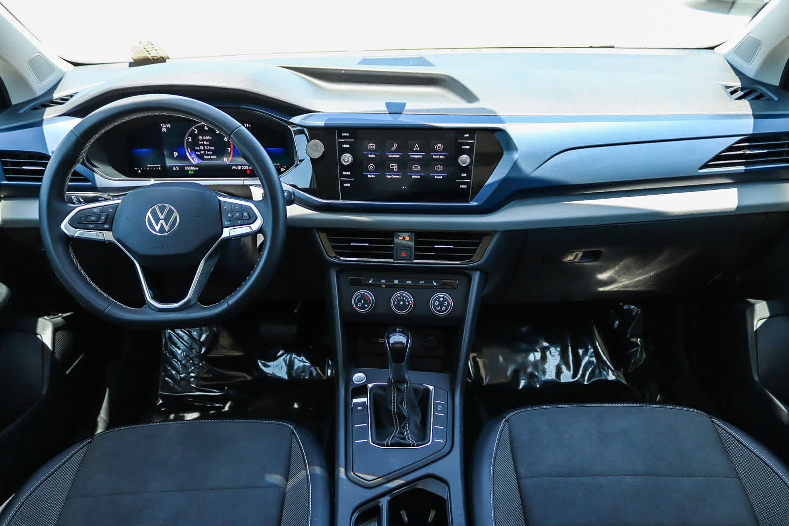Certified 2022 Volkswagen Taos SE FWD image 12
