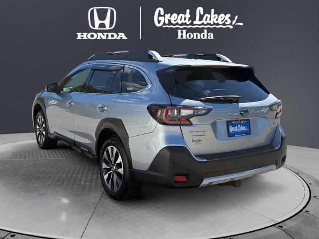 Used 2025 Subaru Outback Touring AWD/4WD image 4