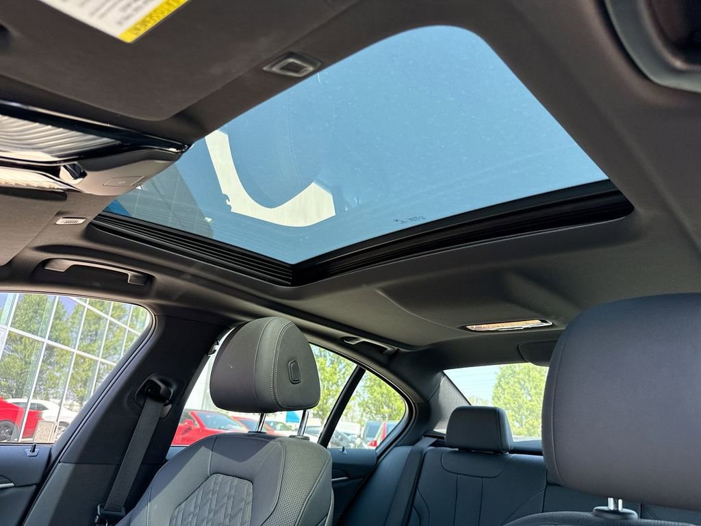 Used 2022 BMW 530e xDrive w/ Premium Package AWD/4WD image 22