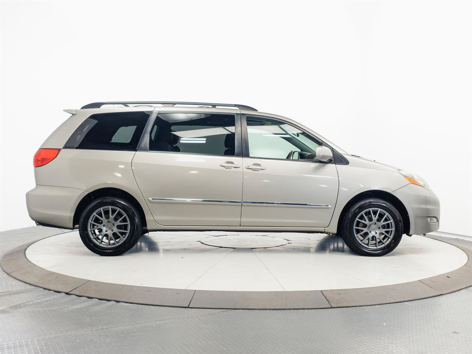 Used 2006 Toyota Sienna XLE Limited w/ XLE Limited Pkg 2 AWD/4WD image 14