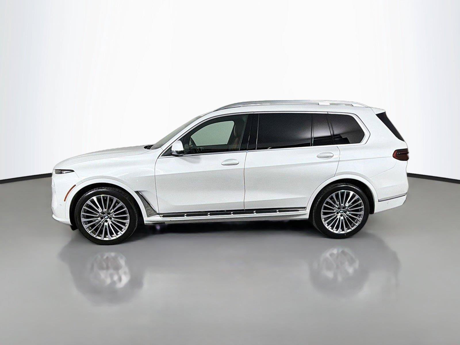 Used 2024 BMW X7 xDrive40i w/ Premium Package AWD/4WD image 8