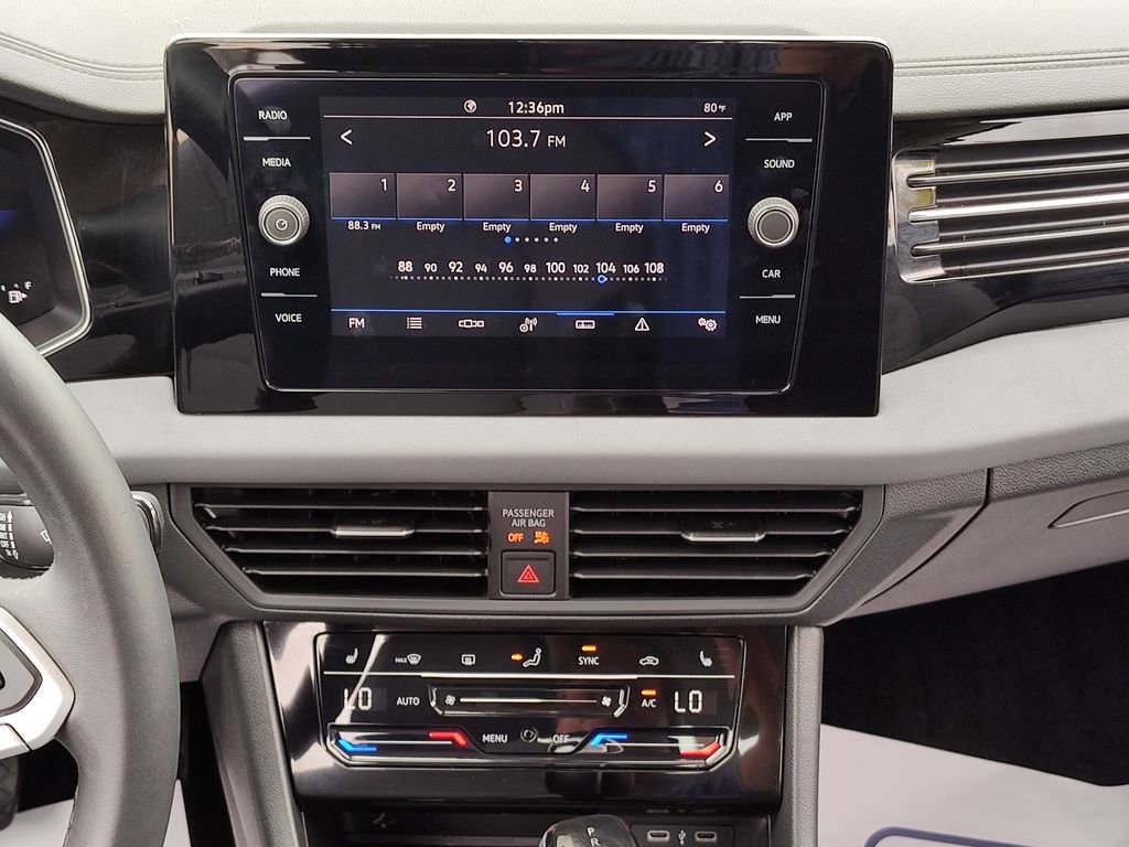 Used 2025 Volkswagen Jetta SE w/ Black Wheel Package image 27