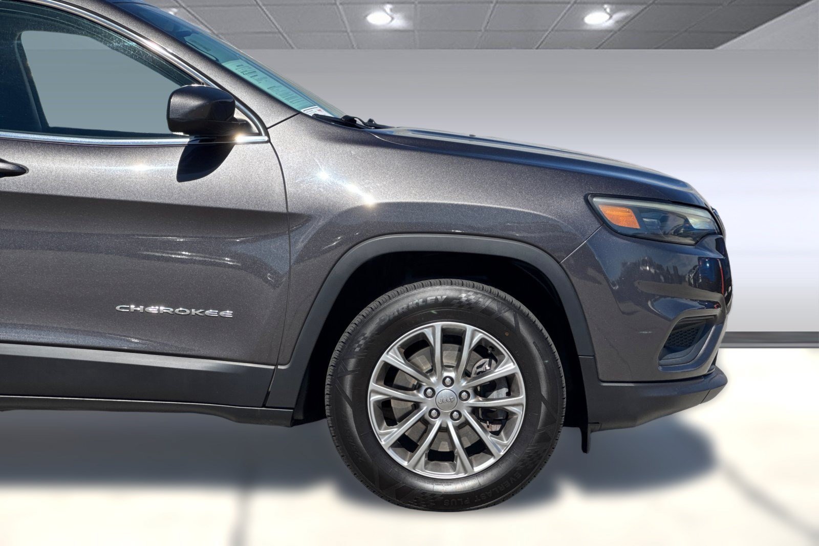 Used 2019 Jeep Cherokee Latitude Plus AWD/4WD image 35