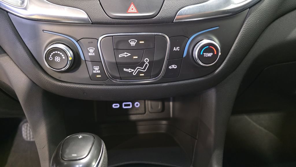 Used 2021 Chevrolet Equinox LT image 24