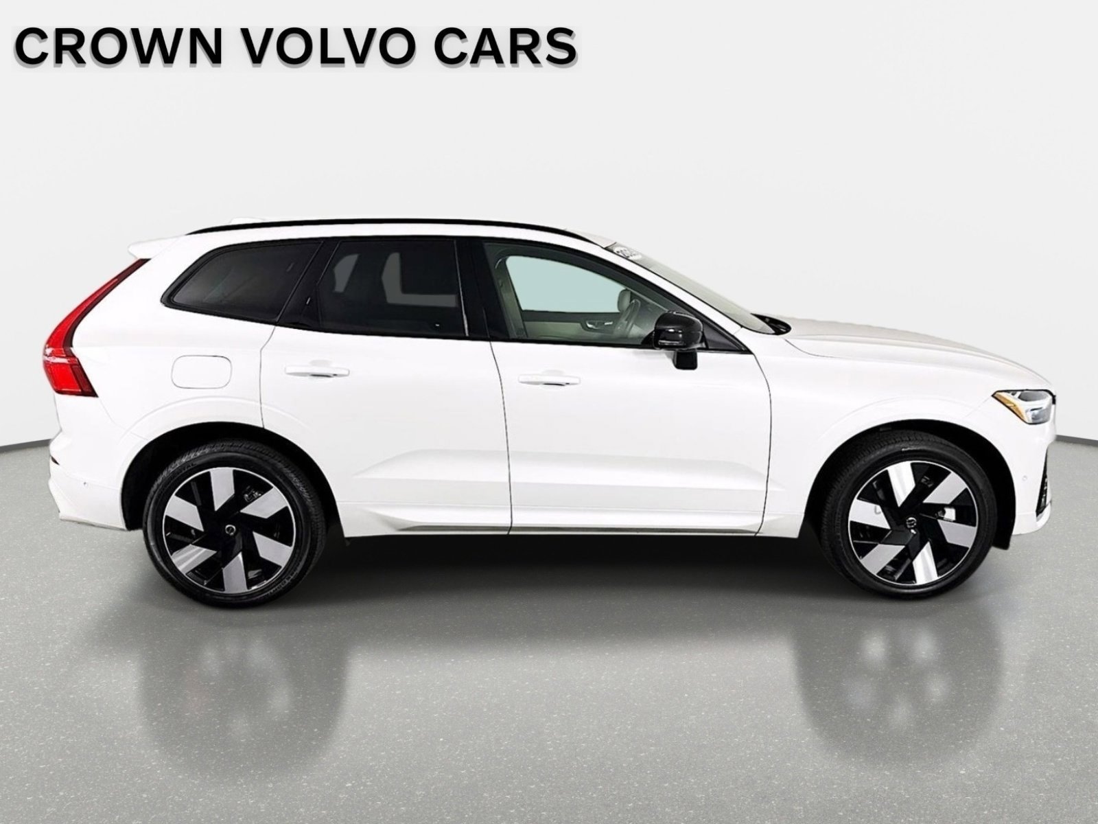 Used 2025 Volvo XC60 T8 Plus w/ Protection Package Premier AWD/4WD image 4
