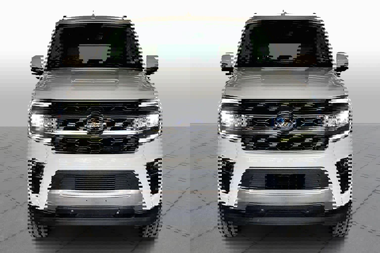 Used 2023 Ford Expedition Limited image 3