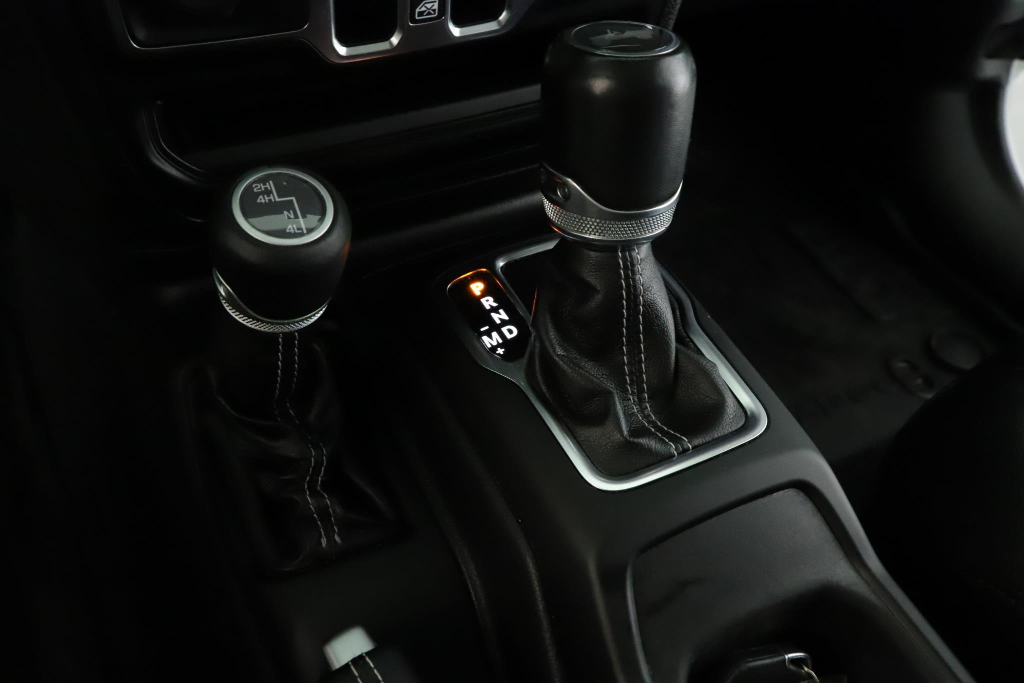 Used 2022 Jeep Wrangler Unlimited Sahara w/ Cold Weather Group AWD/4WD image 16