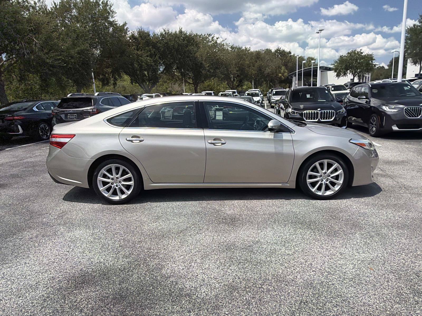 Used 2014 Toyota Avalon Limited FWD image 3