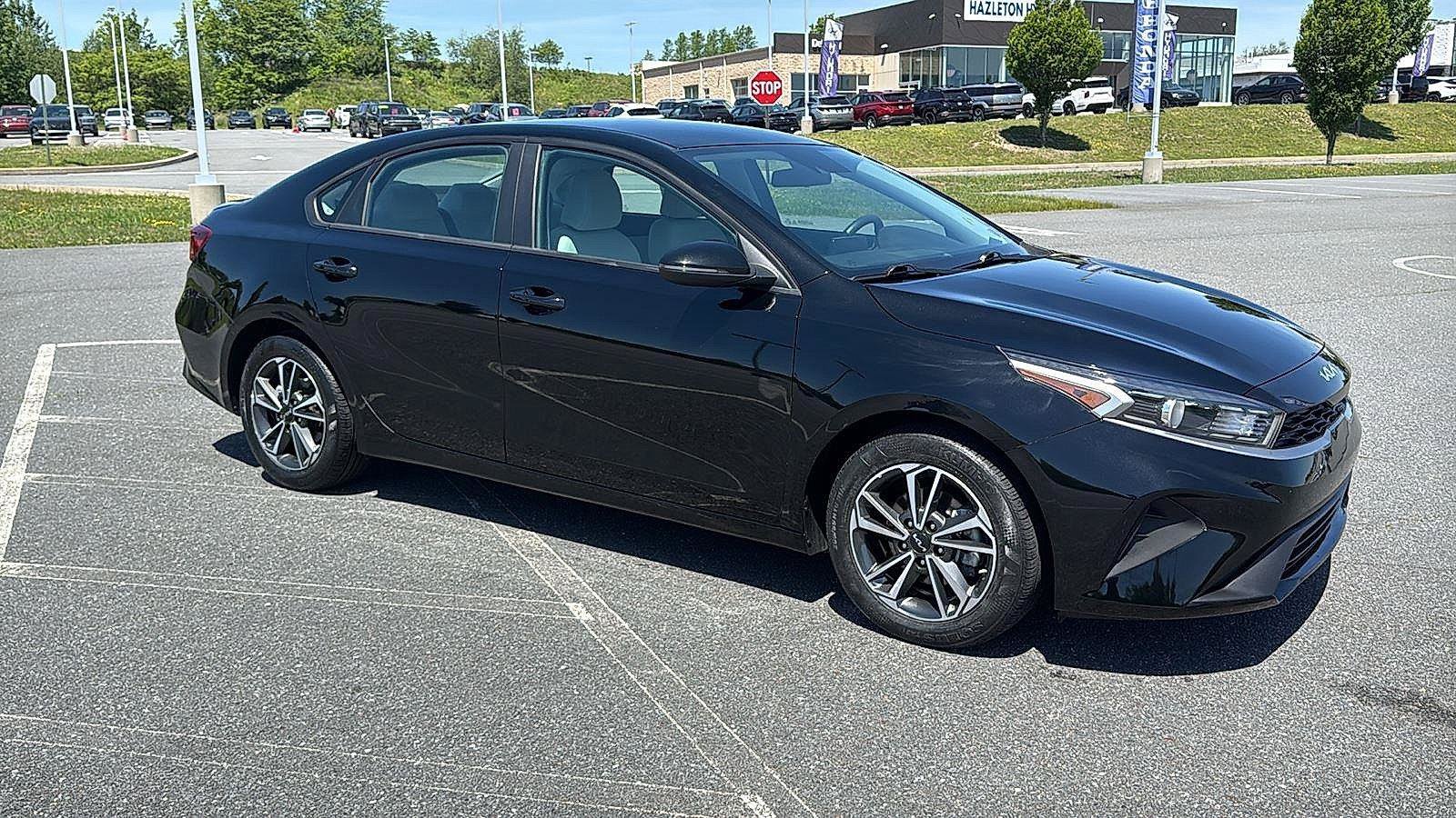 Used 2023 Kia Forte LXS w/ LXS Technology Package FWD image 2