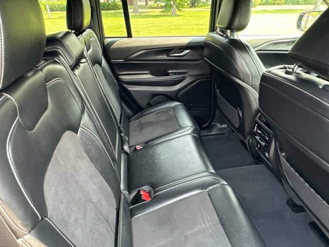 Used 2023 Jeep Grand Cherokee Altitude AWD/4WD image 23