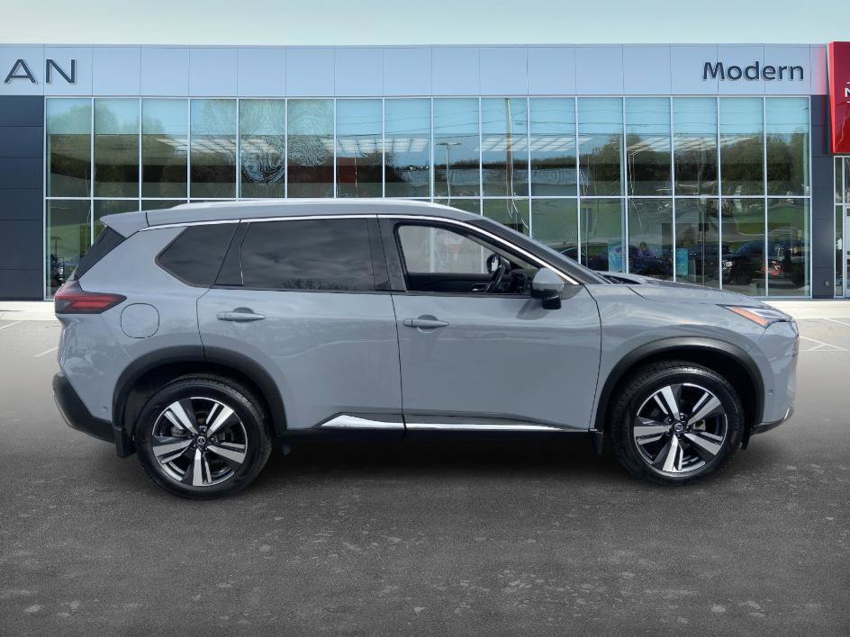 Used 2021 Nissan Rogue Platinum image 4