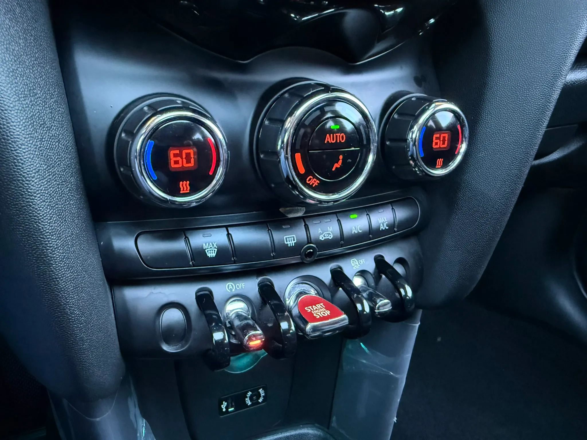 Used 2015 MINI Cooper 4-Door Hardtop image 33