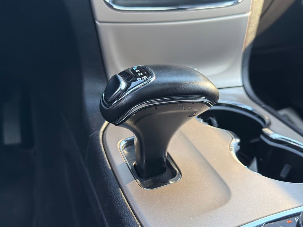 Used 2014 Jeep Grand Cherokee Overland w/ Advanced Technology Group AWD/4WD image 31