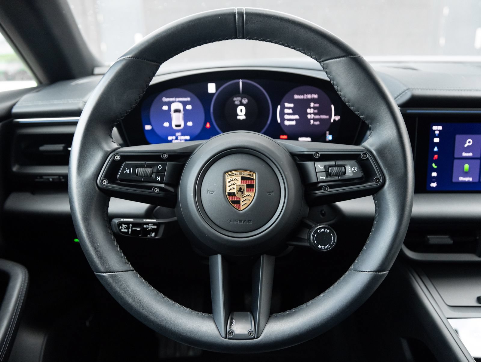 Certified 2025 Porsche Macan Electric RWD image 13