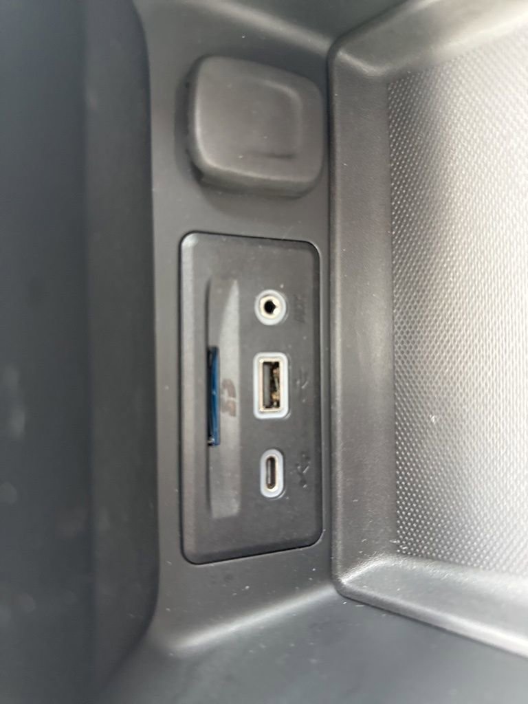 Used 2022 GMC Terrain SLT w/ LPO, Floor Liner Package image 7