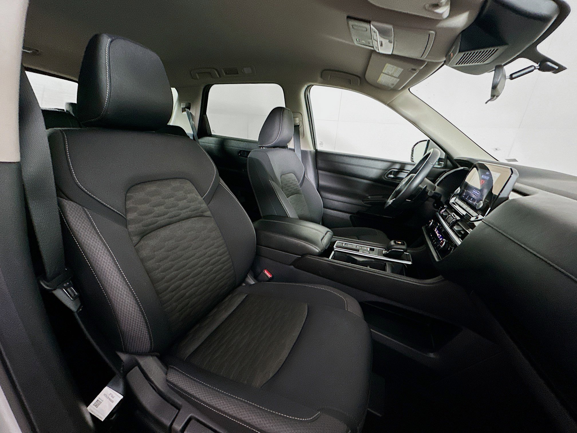 Used 2025 Nissan Pathfinder SV image 32