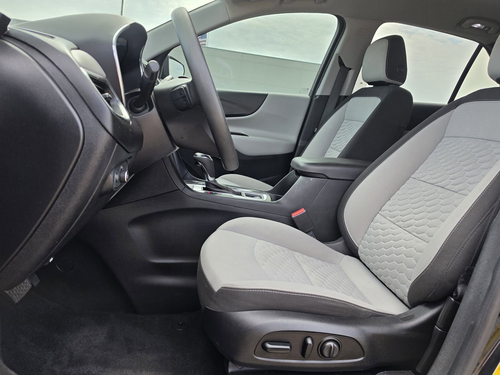 Used 2019 Chevrolet Equinox LS w/ LS Convenience Package AWD/4WD image 12