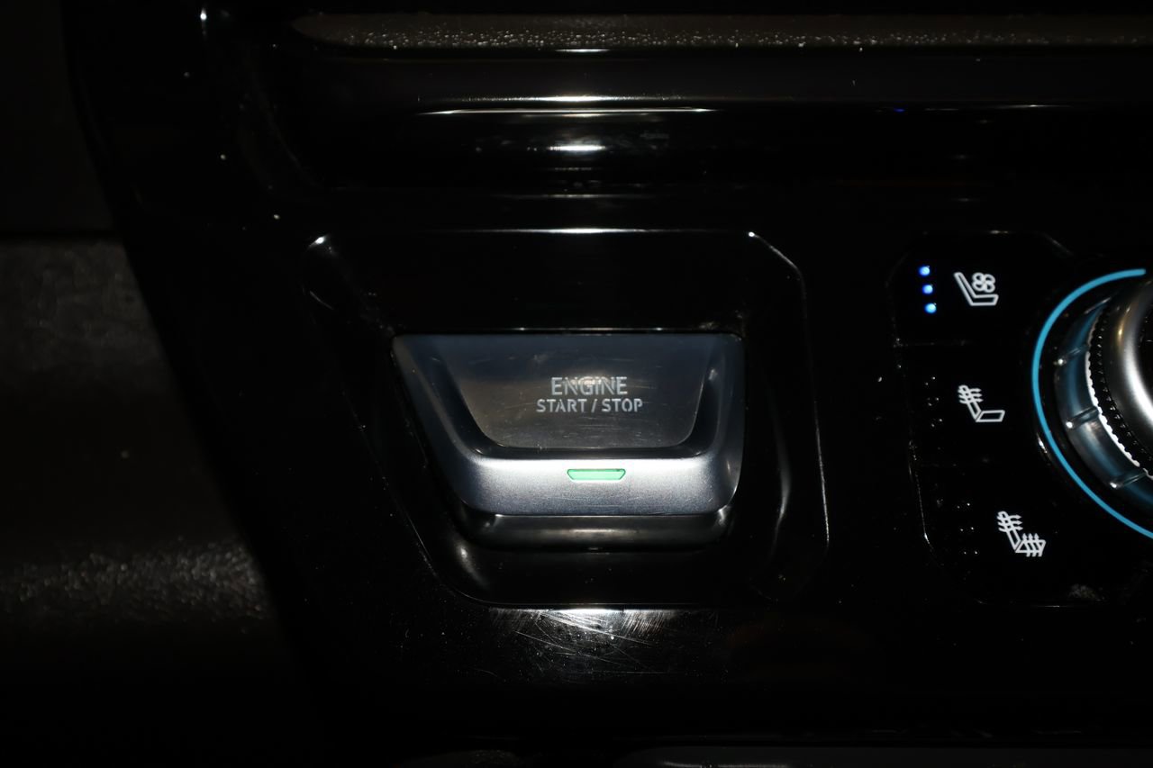 Used 2024 GMC Sierra 1500 AT4 w/ Technology Package AWD/4WD image 17