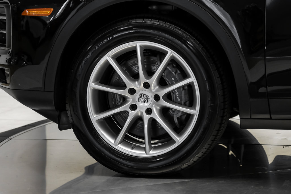 Used 2024 Porsche Cayenne AWD/4WD image 59