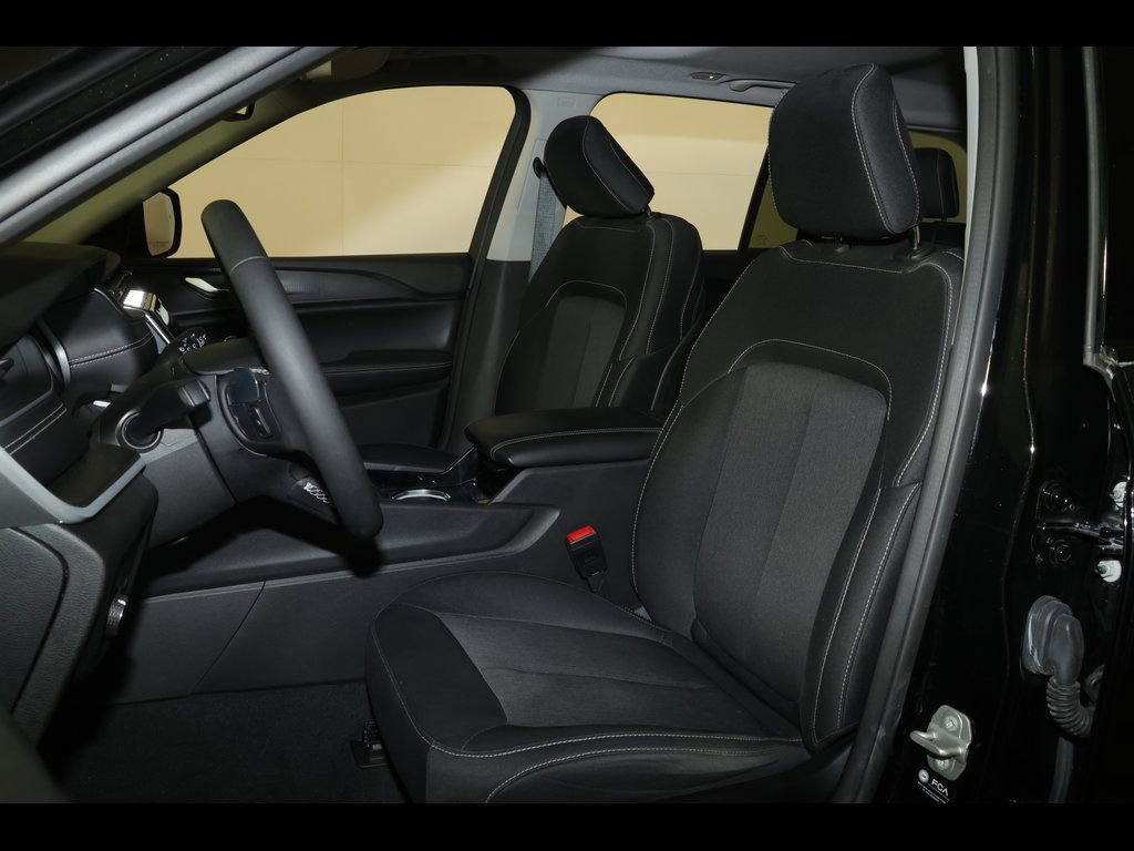 Used 2023 Jeep Grand Cherokee Laredo X image 22