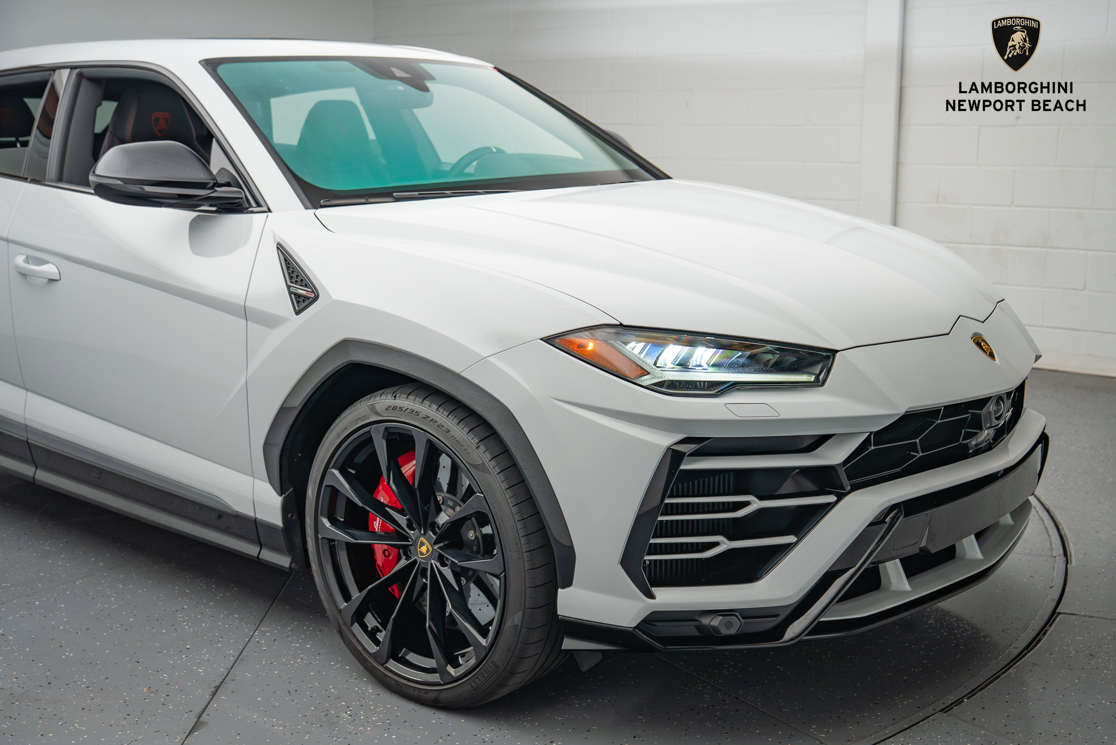 Used 2021 Lamborghini Urus AWD/4WD image 2