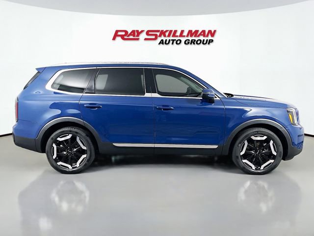 Used 2023 Kia Telluride EX w/ EX Captain's Chair Package AWD/4WD image 7