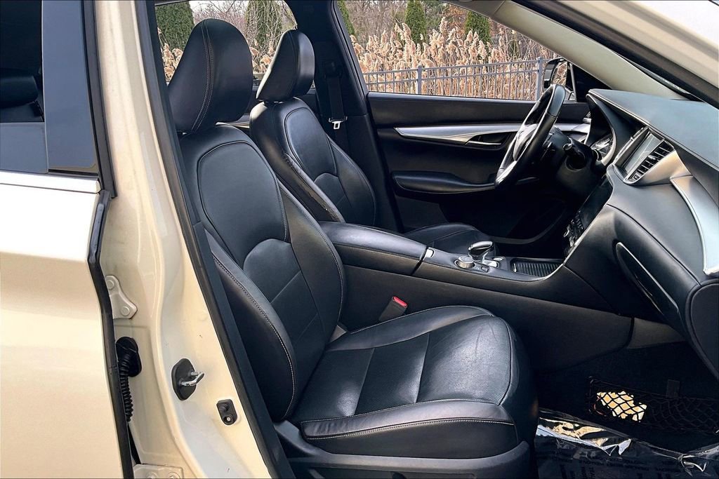 Used 2019 INFINITI QX50 Essential w/ Premium Heat Package image 28