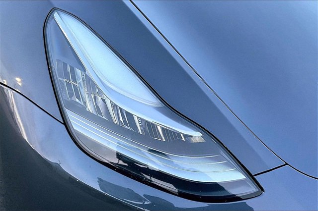 Used 2021 Tesla Model Y Long Range image 30