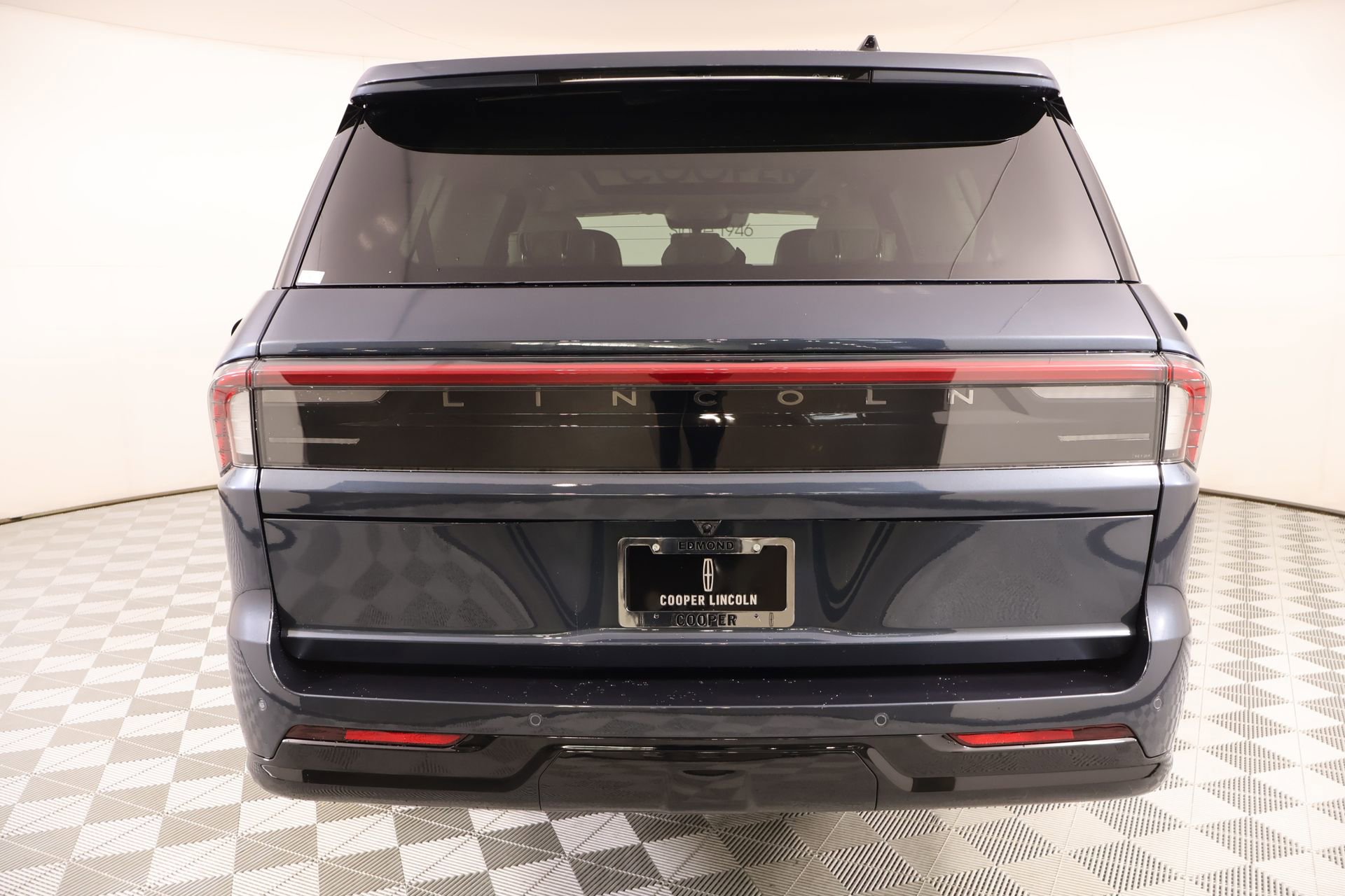 New 2026 Lincoln Navigator L Reserve w/ Jet Appearance Package AWD/4WD image 24