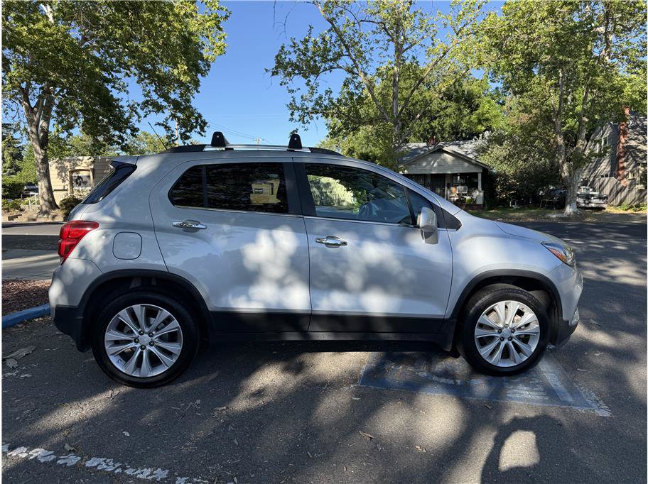 Used 2020 Chevrolet Trax Premier w/ LPO, Protection Package AWD/4WD image 4