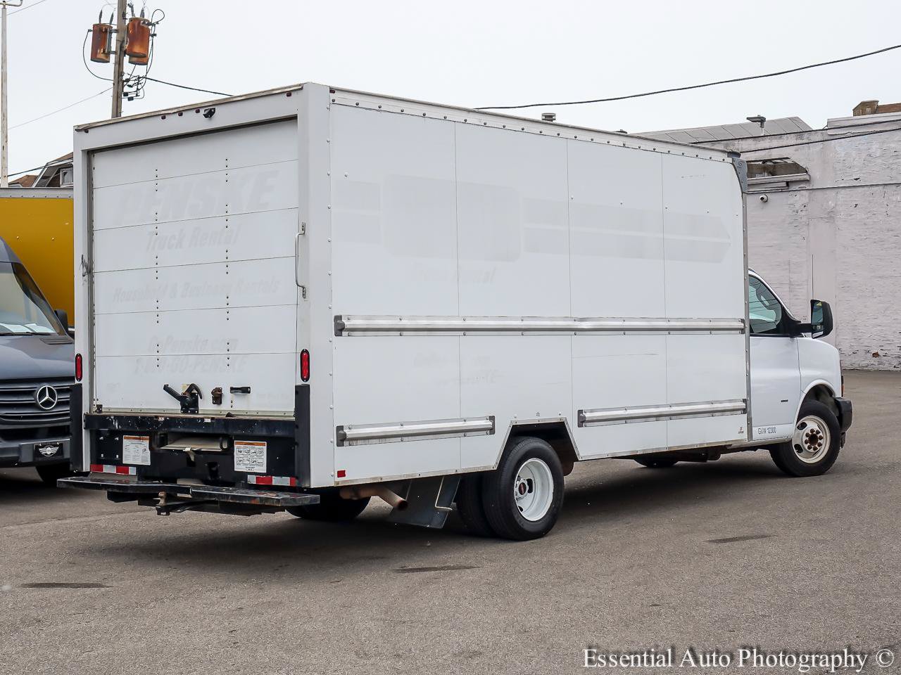Used 2019 GMC Savana 3500 Extended w/ Driver Convenience Package RWD image 8