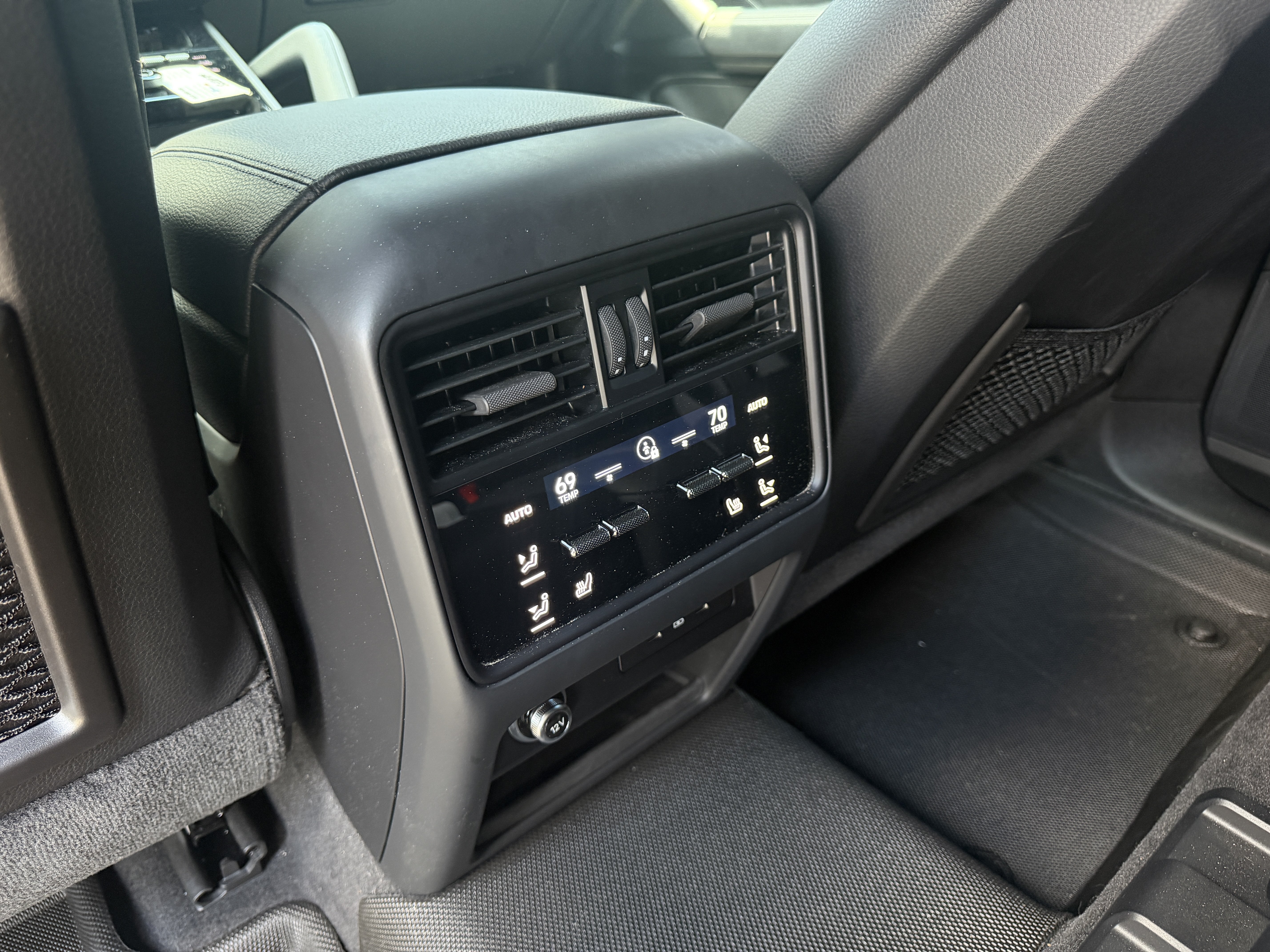 Certified 2024 Porsche Cayenne AWD/4WD image 27