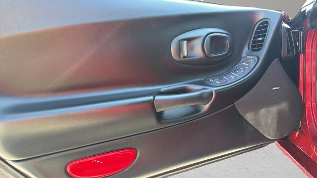 Used 2001 Chevrolet Corvette Convertible w/ Preferred Equipment Group2 image 17