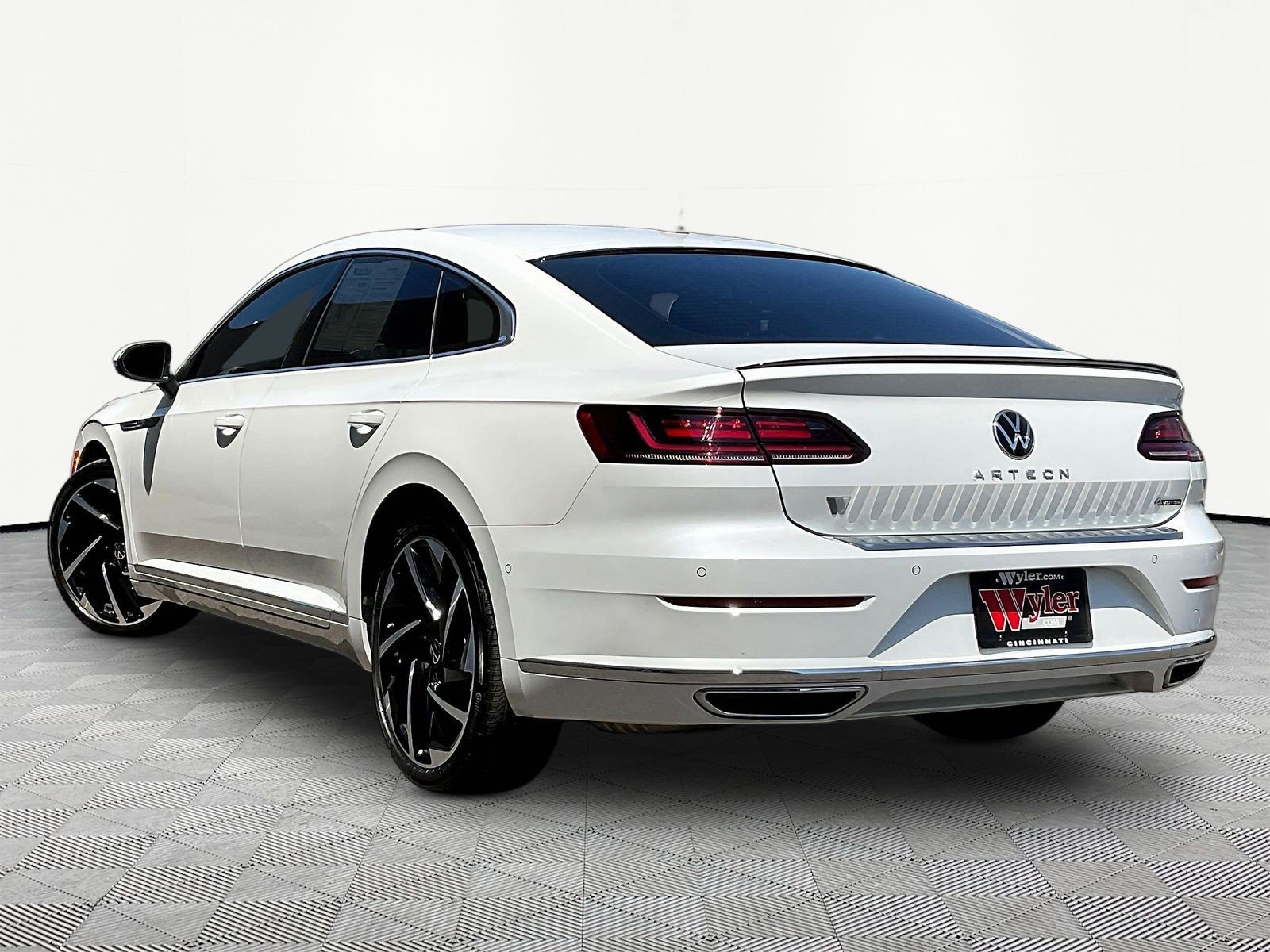 Used 2023 Volkswagen Arteon SEL Premium AWD/4WD image 4