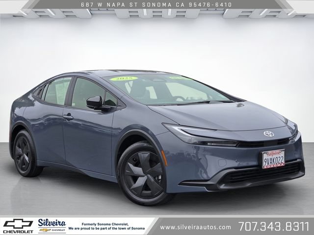 Used 2025 Toyota Prius LE FWD image 1