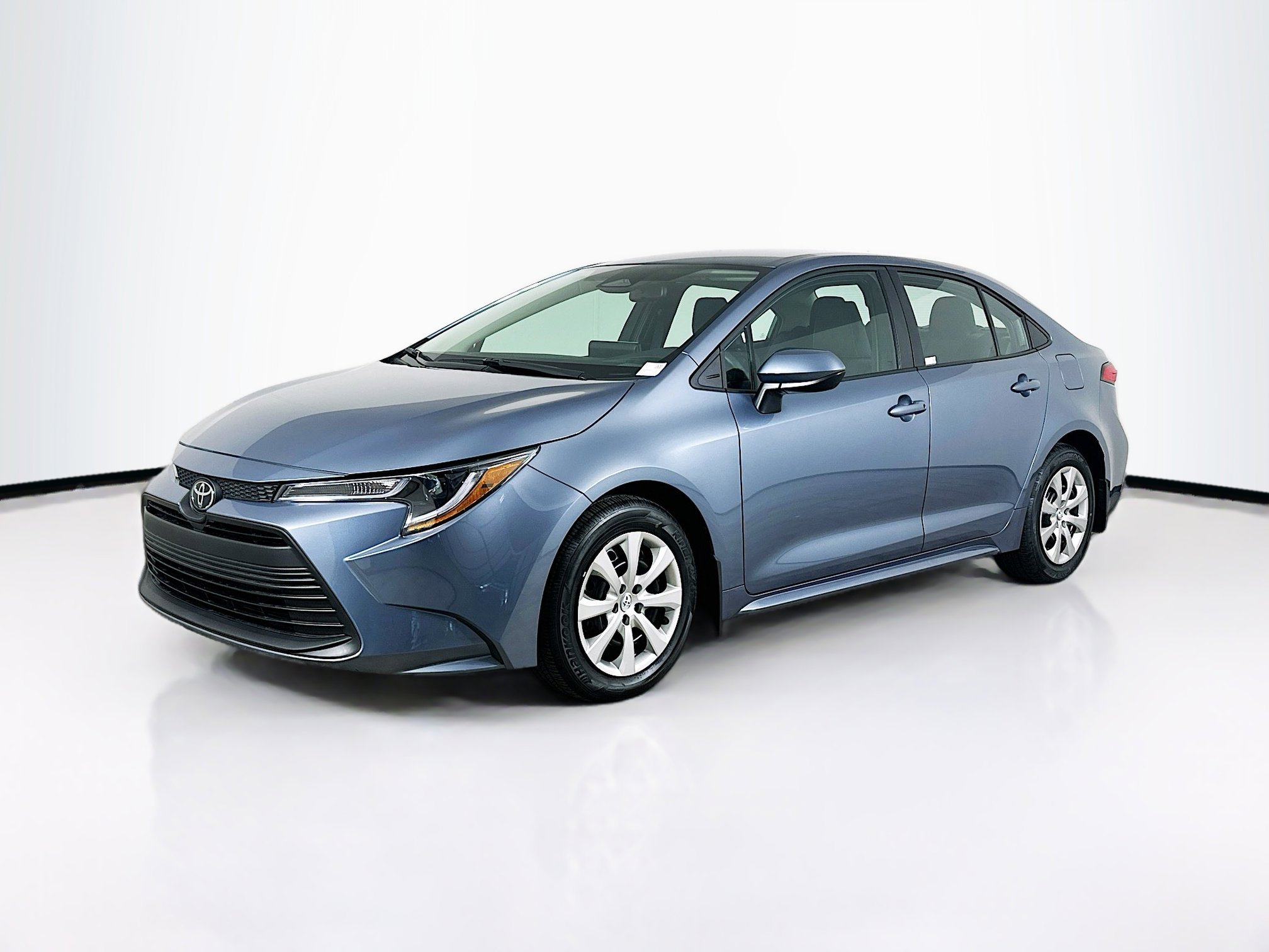 Used 2026 Toyota Corolla LE FWD image 3
