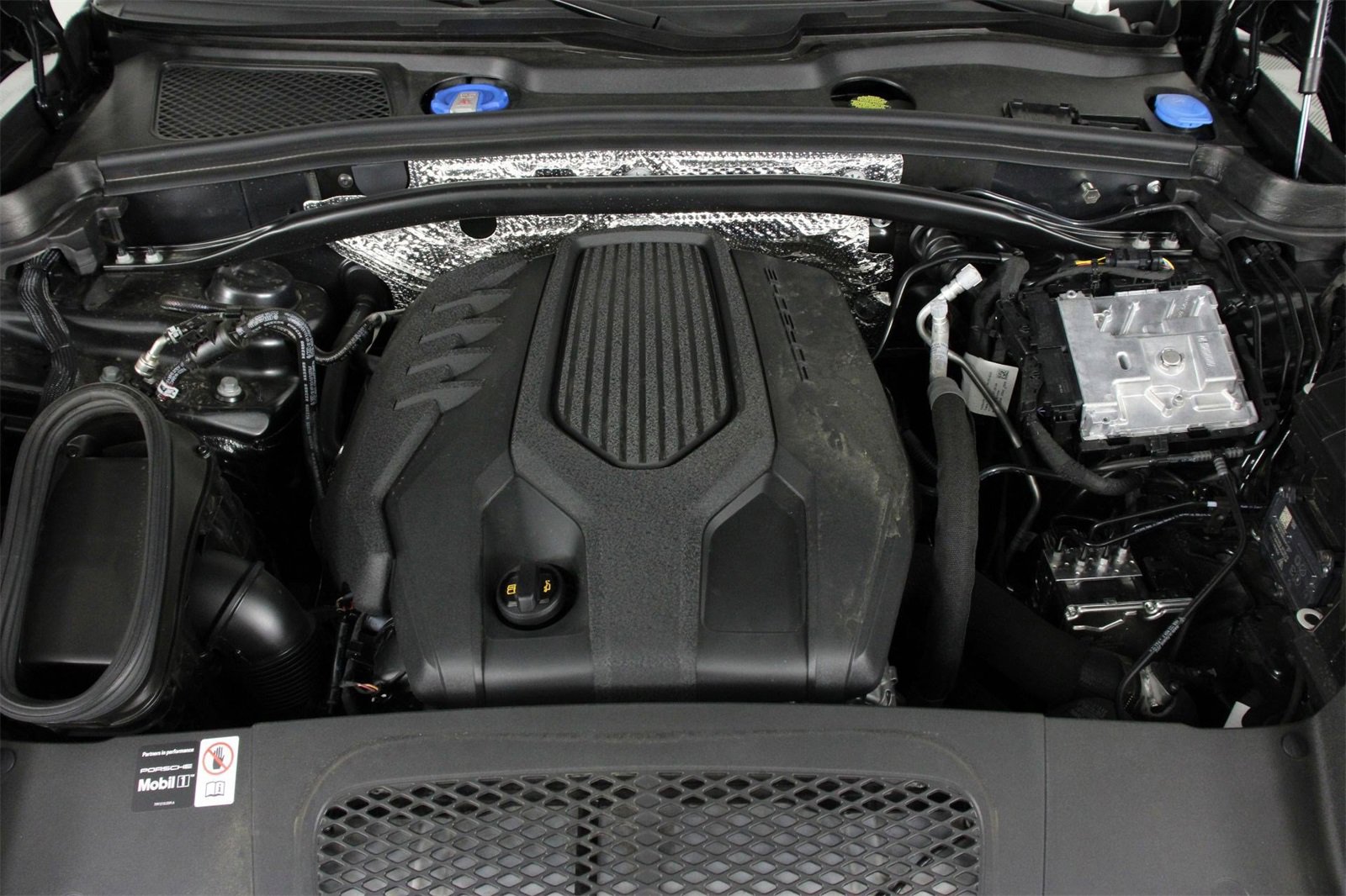 Used 2025 Porsche Macan image 26