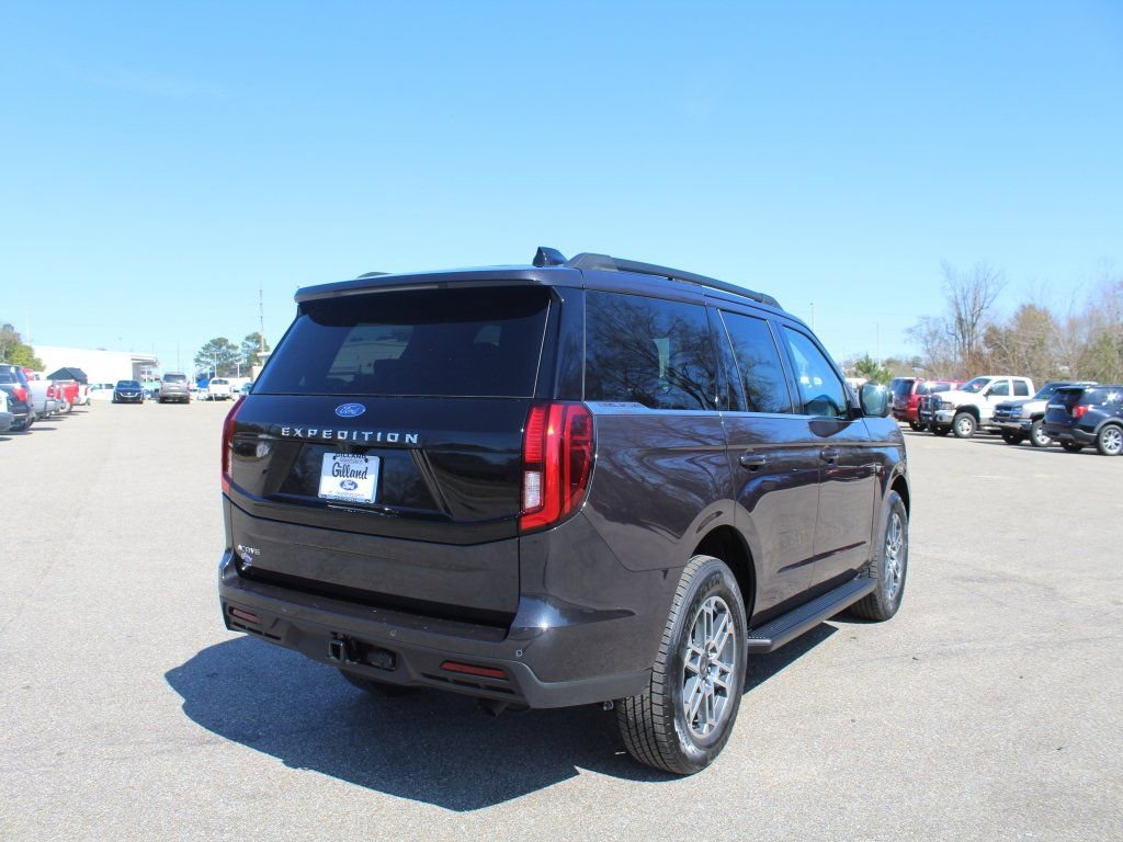 New 2026 Ford Expedition Active image 10