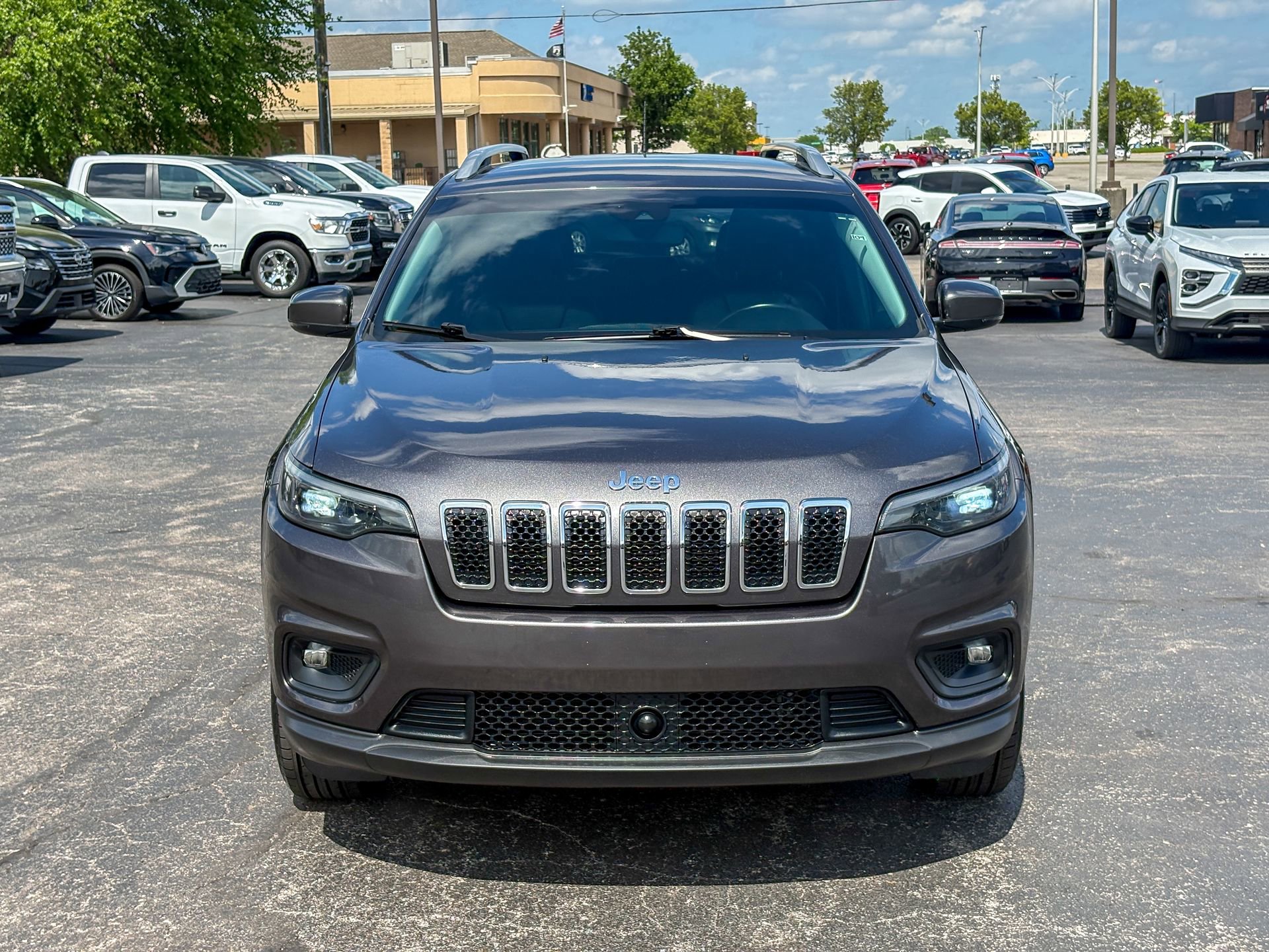 Used 2021 Jeep Cherokee Latitude Plus AWD/4WD image 7