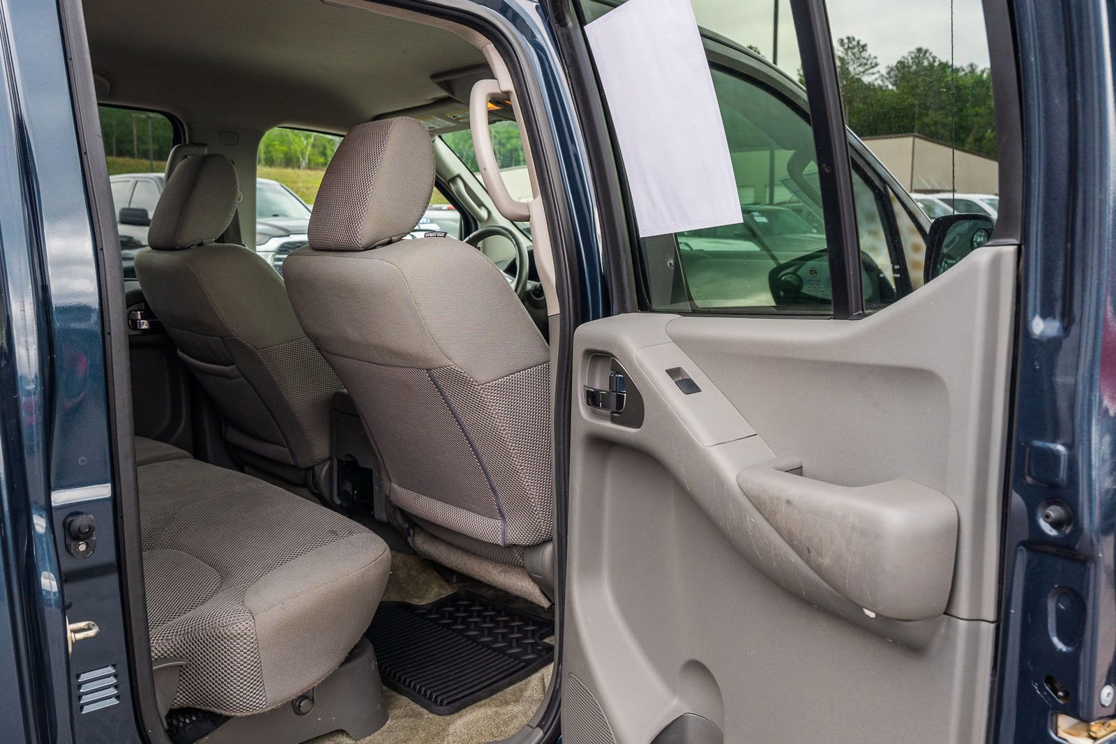 Used 2016 Nissan Frontier SV w/ SV Value Truck Package RWD image 13