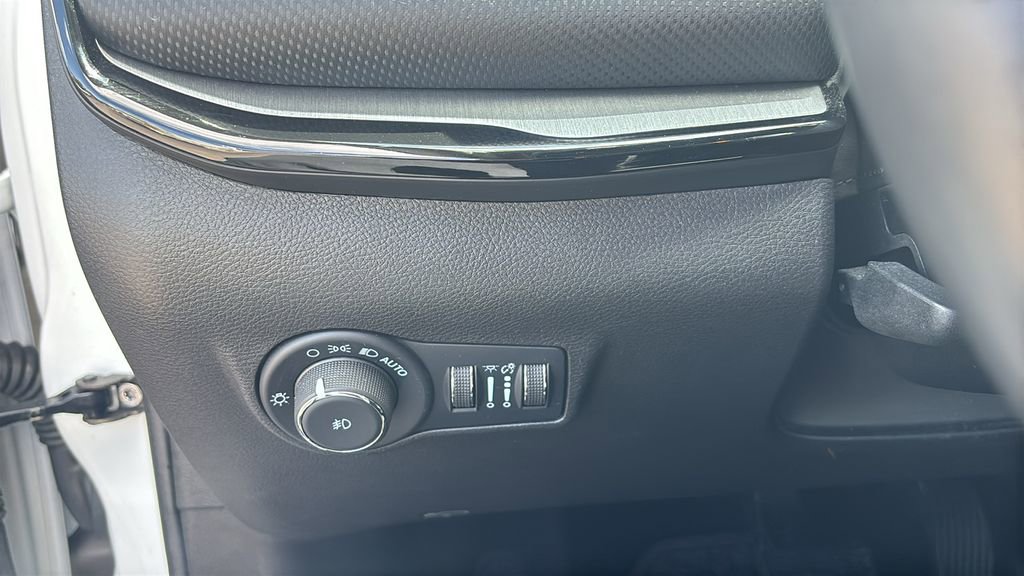 Used 2022 Jeep Compass Trailhawk w/ Trailhawk Convenience Group image 15