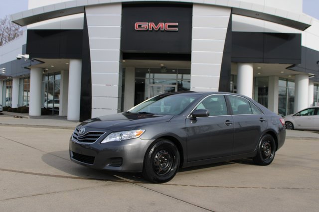 Used 2010 Toyota Camry LE image 3
