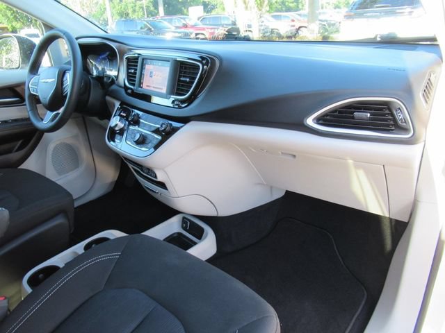 Certified 2023 Chrysler Voyager LX FWD image 11
