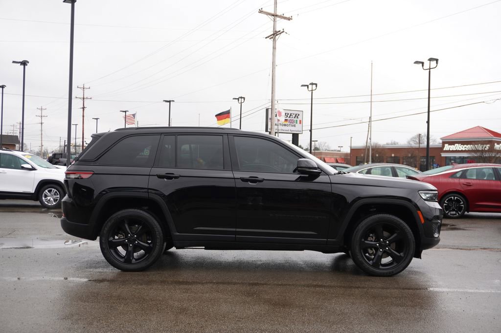 Used 2023 Jeep Grand Cherokee Altitude image 8