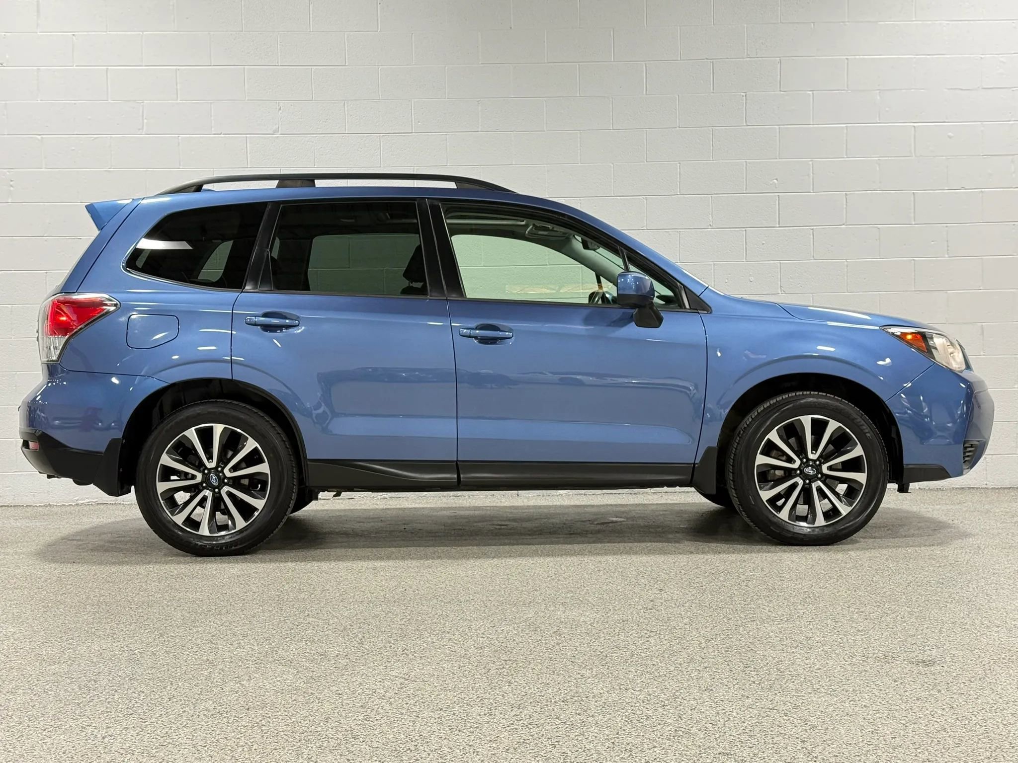 Used 2017 Subaru Forester 2.0XT Premium AWD/4WD image 5