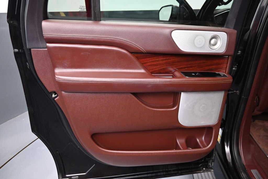 Used 2020 Lincoln Navigator L Black Label w/ Cargo Convenience Package AWD/4WD image 21
