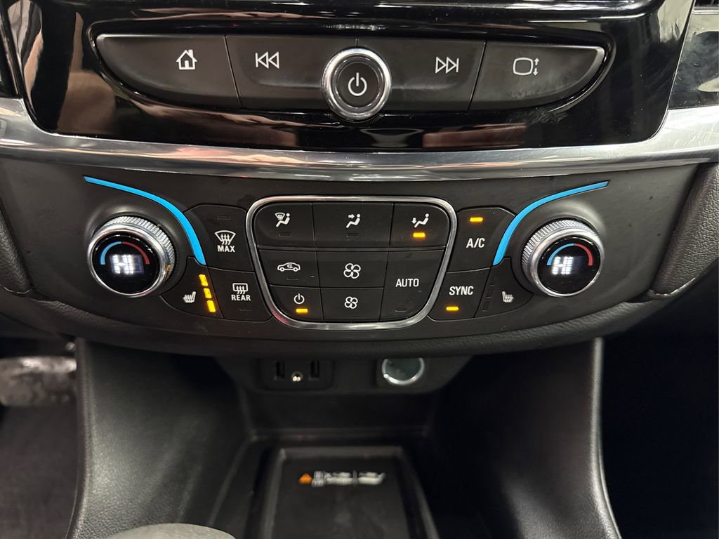 Used 2023 Chevrolet Traverse LT image 31