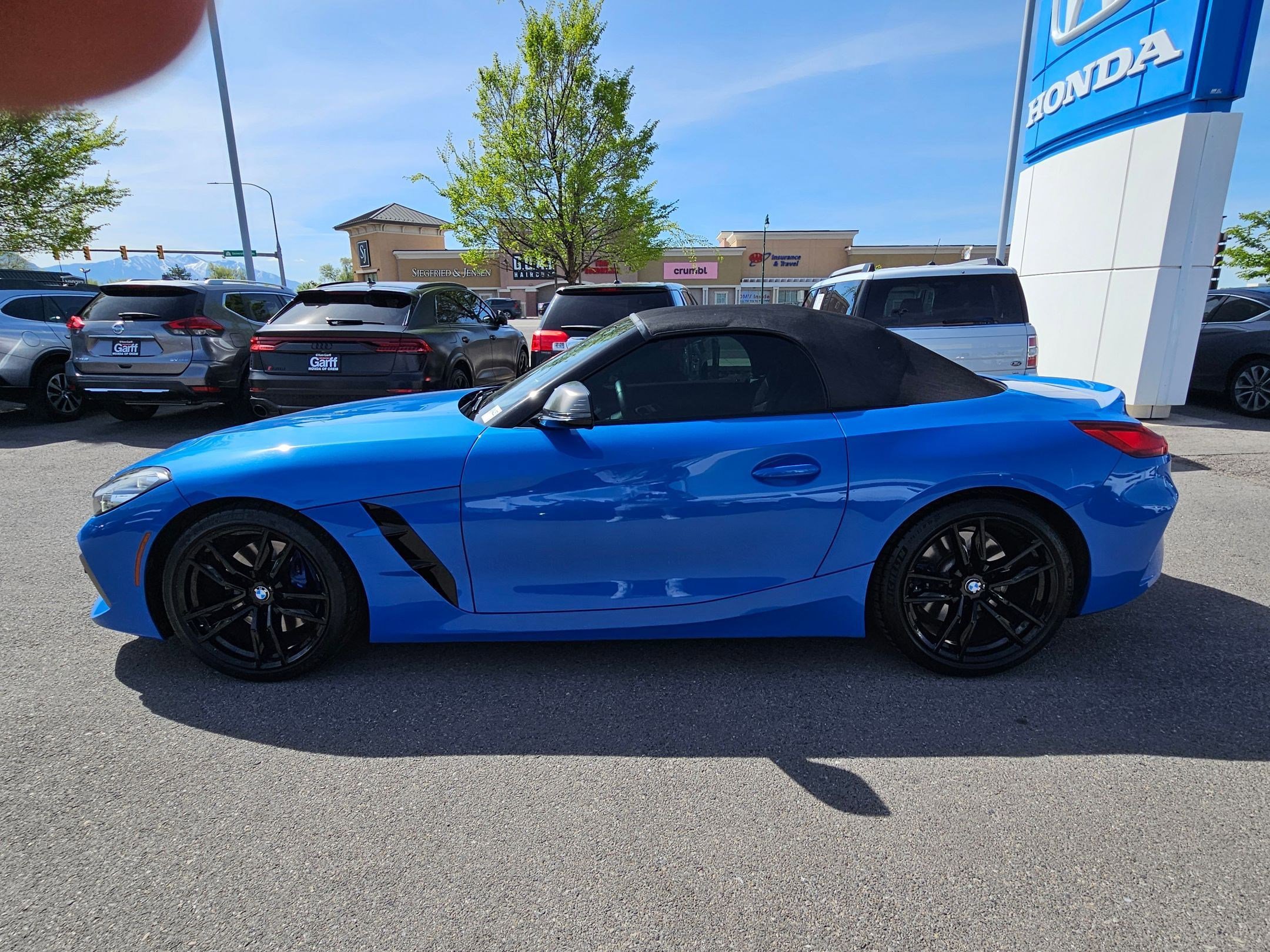 Used 2020 BMW Z4 M40i w/ Executive Package image 10