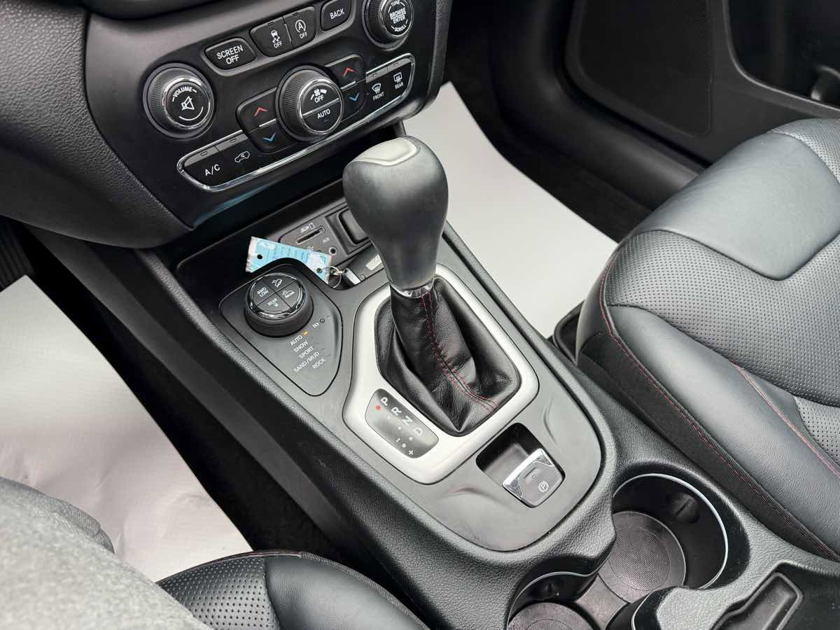 Used 2016 Jeep Cherokee Trailhawk w/ Comfort/Convenience Group image 25