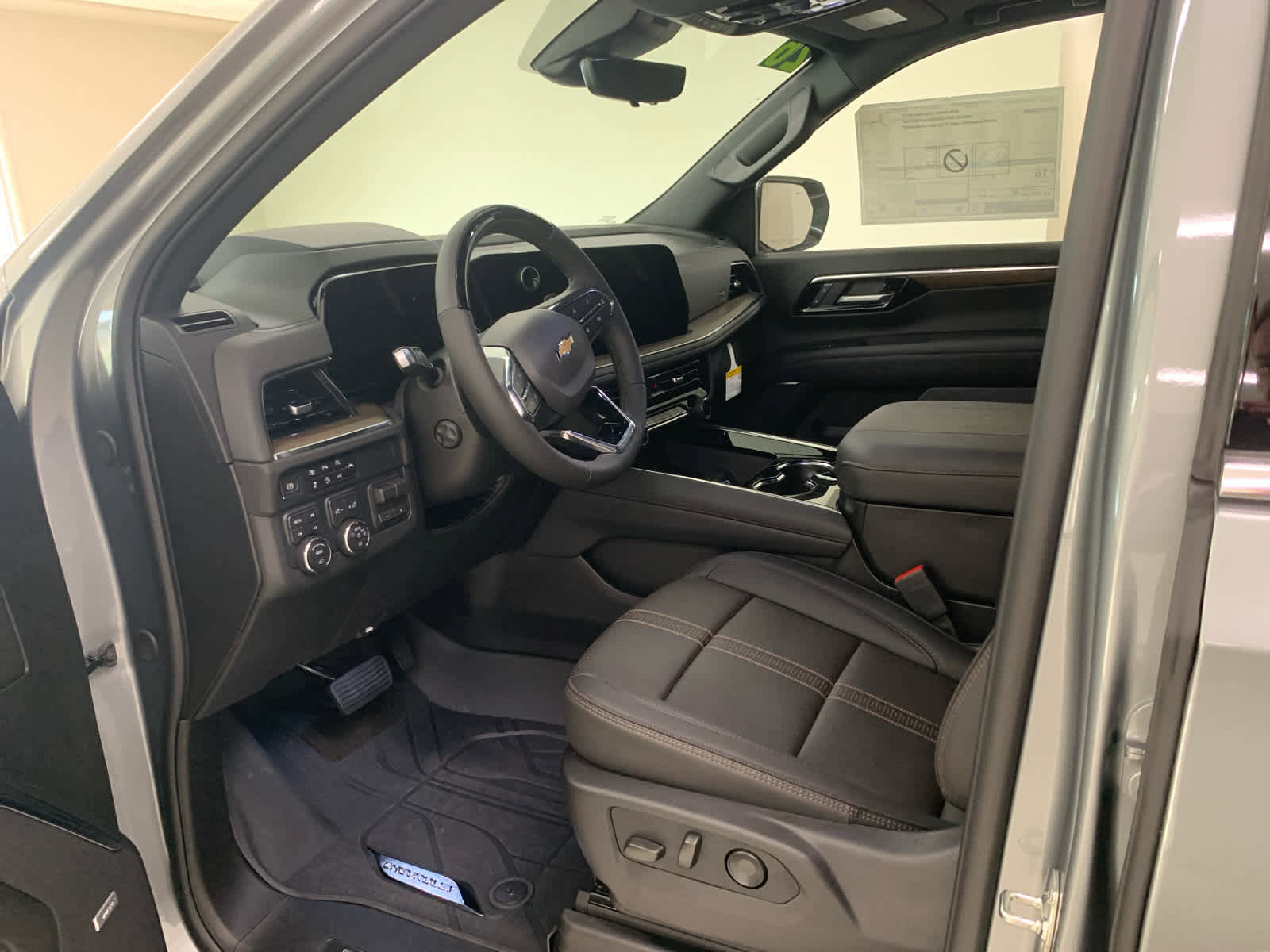 New 2026 Chevrolet Suburban High Country w/ LPO, Illumination Package image 13